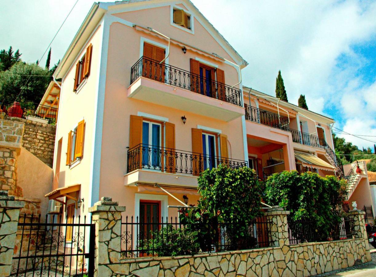 Korona Apartments Вати Екстериор снимка